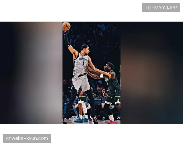 爱德华兹隔扣文班亚马镜头登上当日十佳球首位